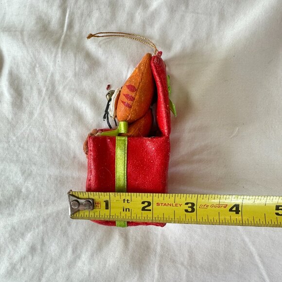 Christmas Cat Gift Ornament - Picture 10 of 12